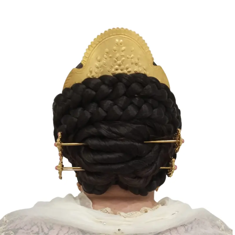 Moño trasero de fallera elaborado con trenzas de pelo sintético en estilo tradicional valenciano.