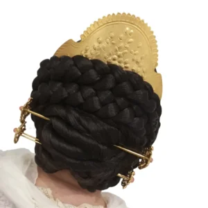 Moño cosido fallera negro colocado en peinado tradicional valenciano