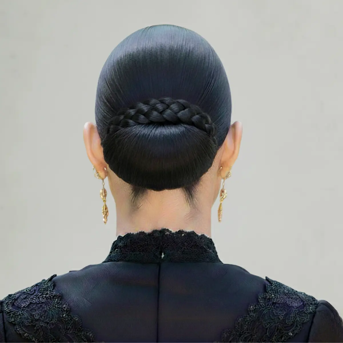 Moño castaña alicantina en peinado tradicional con trenzas para moño alicantina